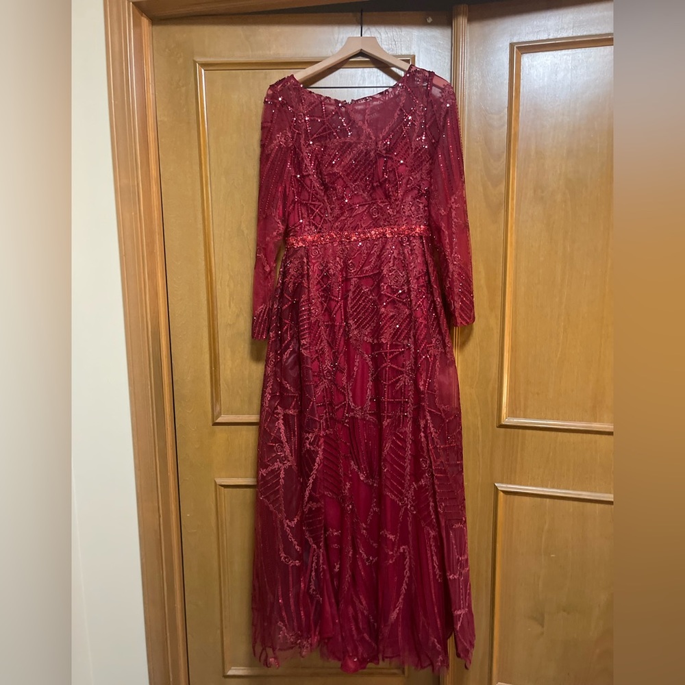 Lara dress size 8 worn once in red with overskirt